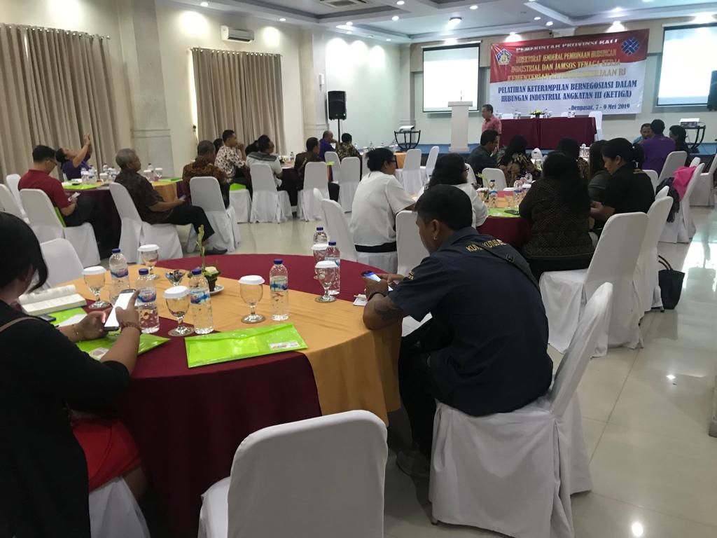 Pelatihan Keterampilan Bernegosiasi Dalam Hubungan Industrial Angkatan III