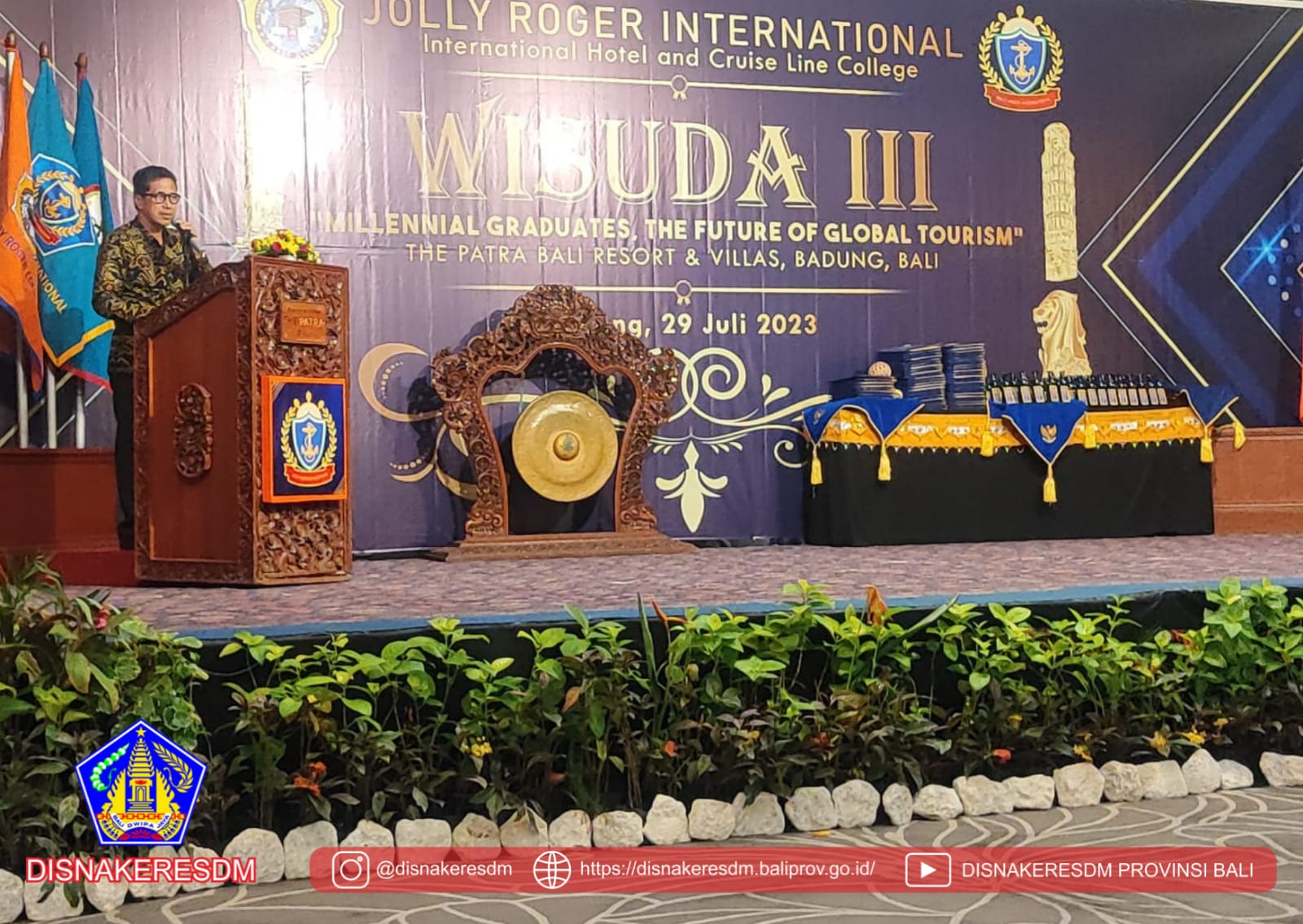 Membuka Acara Wisuda Ke- III LPK Jolly Roger International