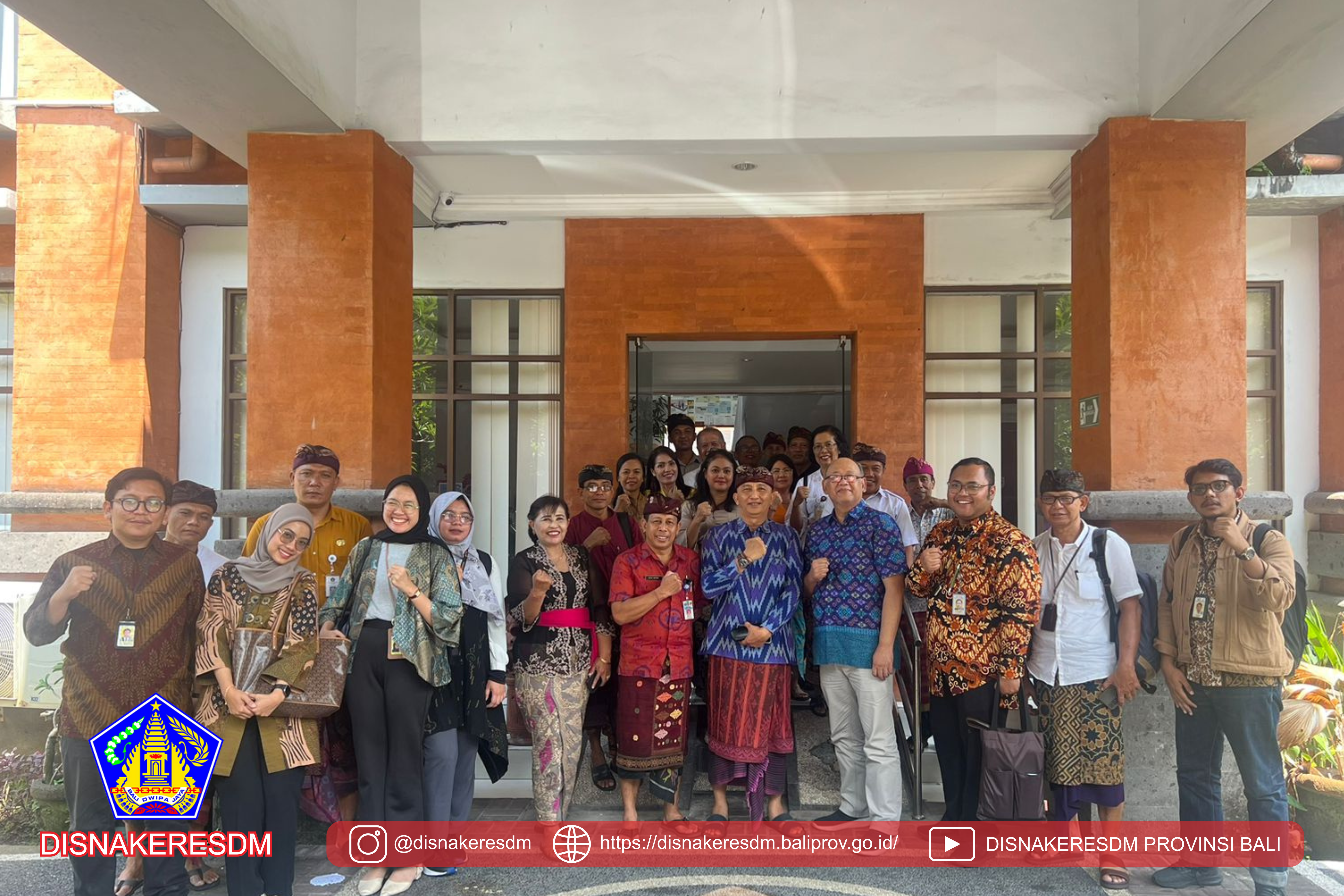 Menerima Deputi III Kepala Staf Kepresidenan Beserta Tim