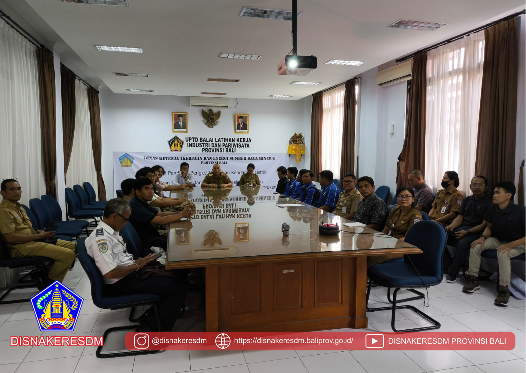 Acara Pelatihan Pendirian Bengkel Perbaikan Kendaraan Listrik Dan Pelatihan Pendirian Dan Perawatan Stasiun Pengisian Kendaraan Listrik Umum (SPKLU) Dengan Energi Baru Terbarukan