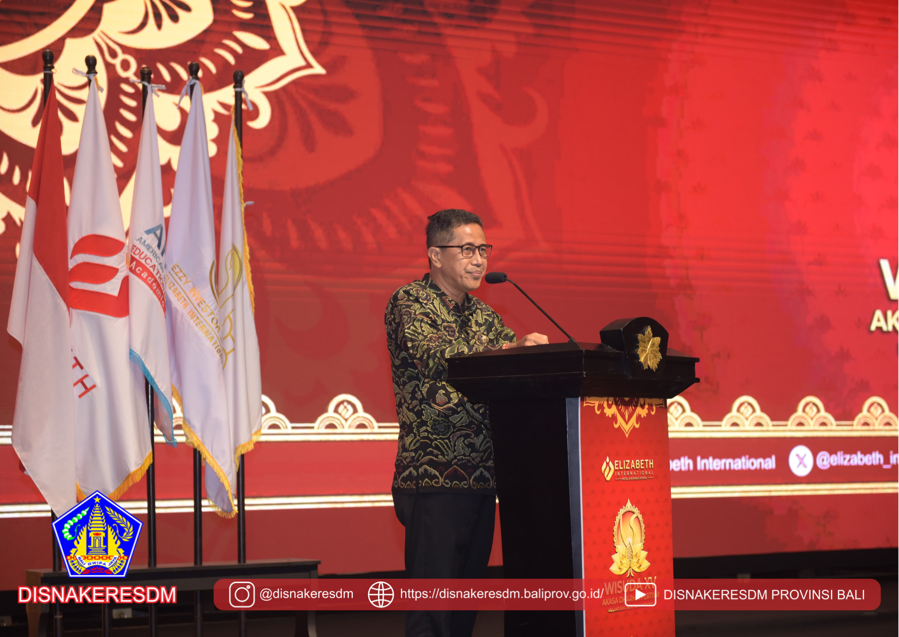 Acara Wisuda ke 15 LPKS Elizabeth International Hotel & Business School Bali