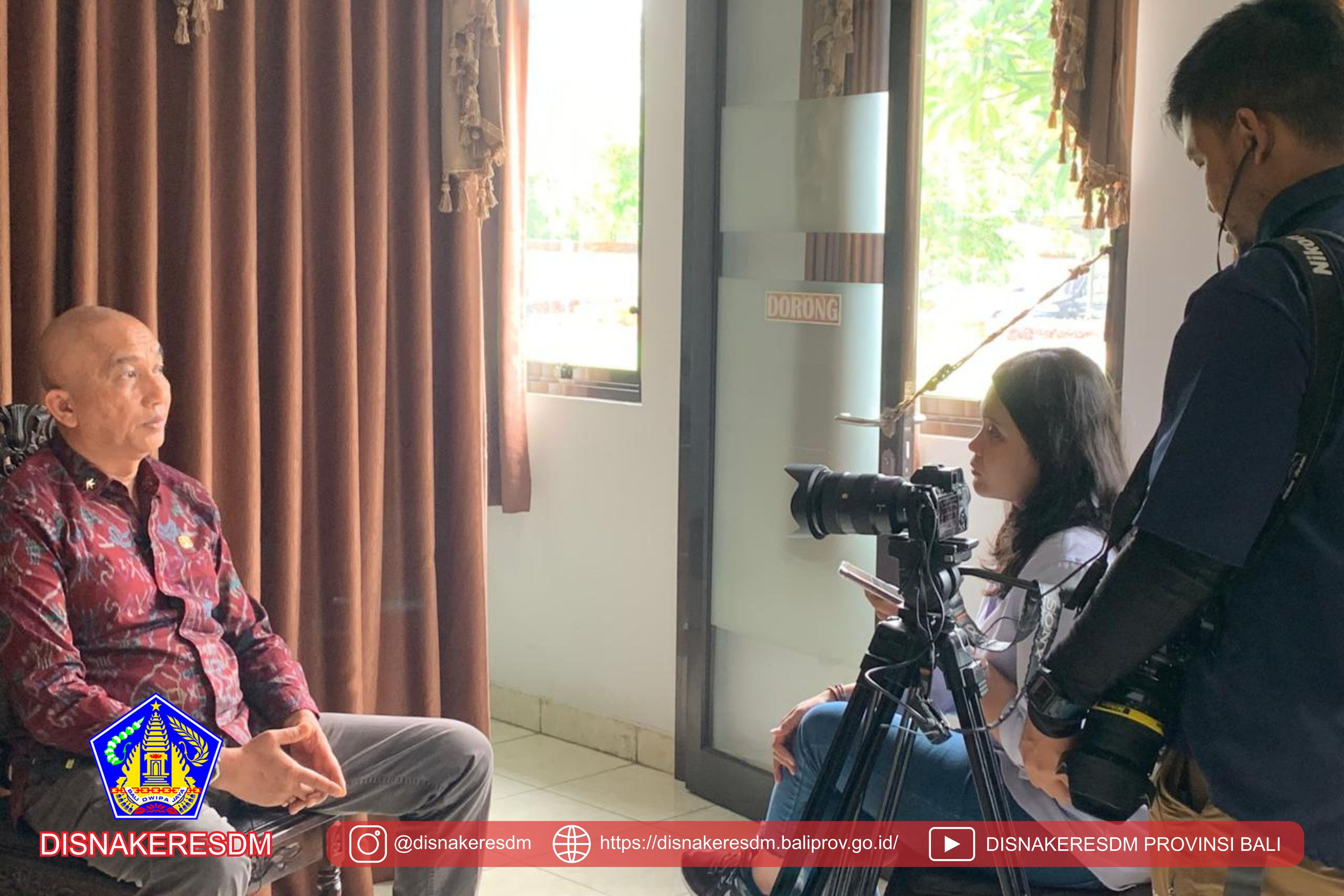 Wawancara Kantor Berita Antara Pusat Jakarta Desk Antara TV Mengenai Dukungan DisnakerESDM Provinsi Bali Dalam Mensukseskan Program Tenaga Kerja Mandiri (TKM)