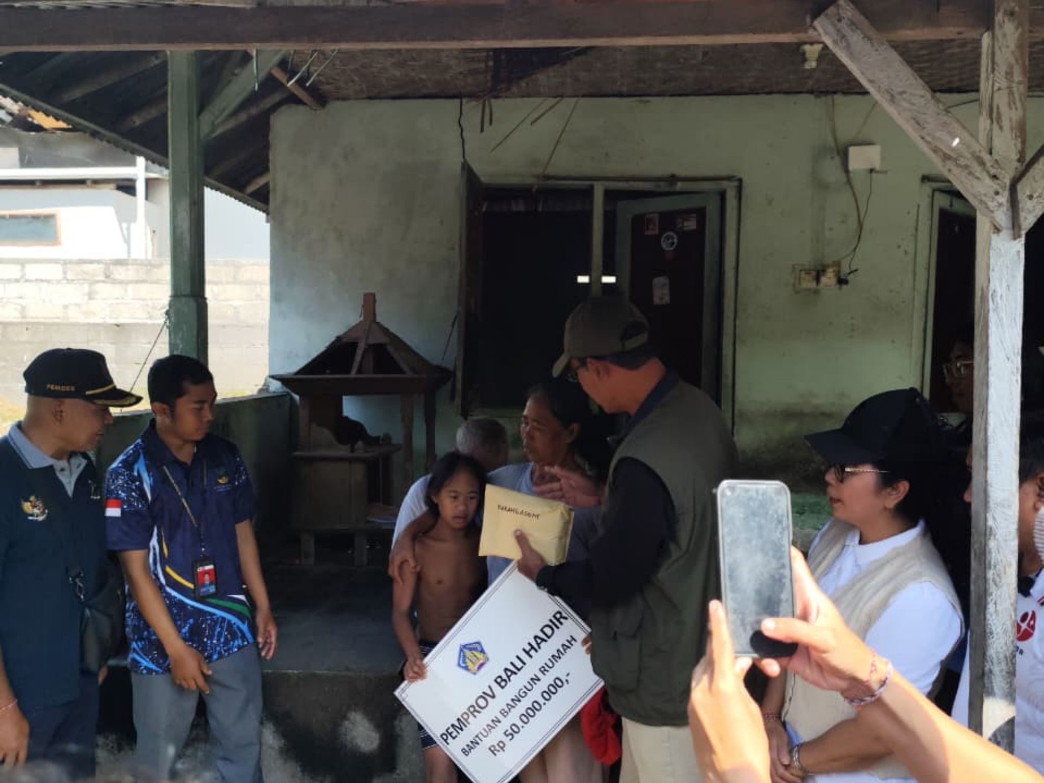 Pemprov Bali Perkuat Kepedulian Sosial Melalui Program Bedah Rumah