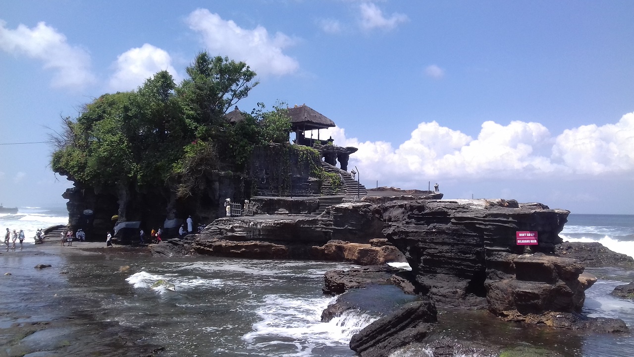 TANAH LOT TEMPLE