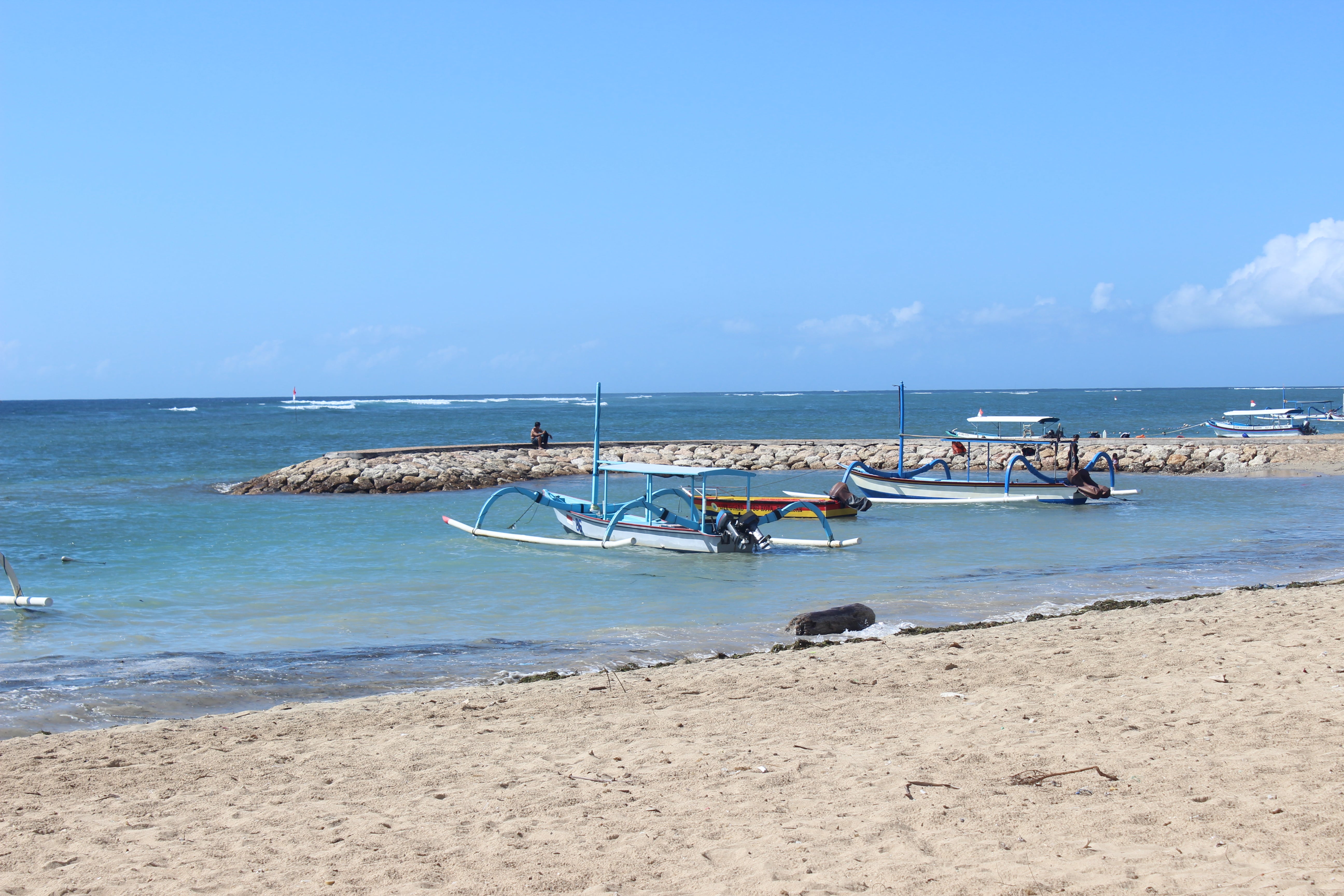  PANTAI SANUR