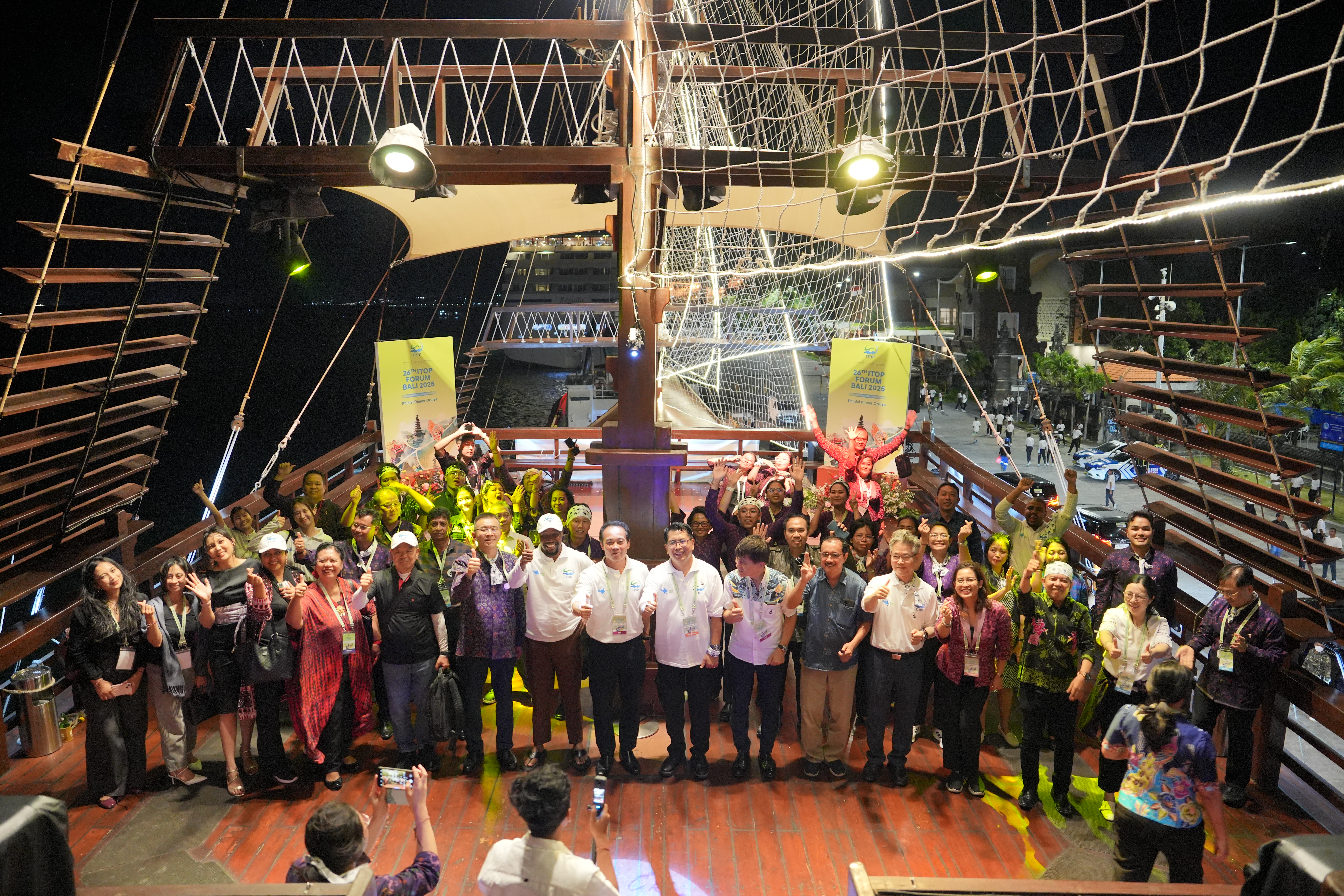 Wisata Bahari, Delegasi ITOP Forum Sunset Dinner Cruise