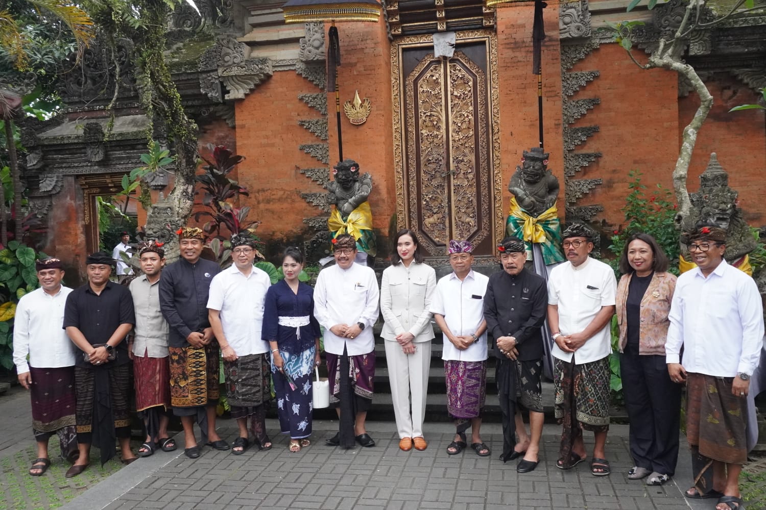 Governor of Bali Accompanies Tourism Minister to Ensure “Excellent Services for Tourists”