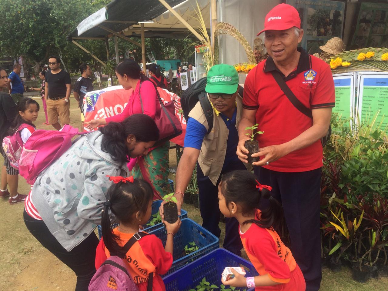 Menciptakan Generasi Muda Petani Milenial Dimulai Dengan Mengajak Anak-Anak Berbudidaya Tanaman