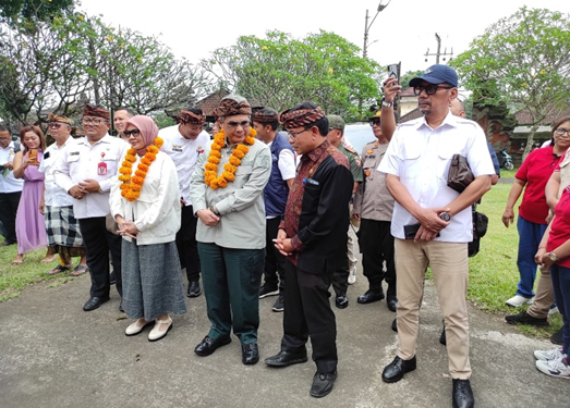 PENCANANGAN VAKSINASI RABIES KEMENTERIAN PERTANIAN DI PROVINSI BALI