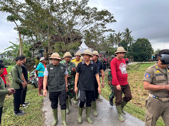 Gerakan Tanam Jagung dan Penyerahan Bantuan Sarana dan Prasarana Pertanian di Subak Lanyah Delod Jalan, Tabanan