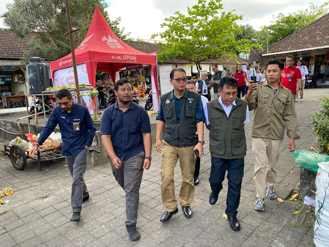 Kadistanpangan Bali bersama Badan Pangan Nasional Melaksanakan Monitoring Pasar PAS Aman Pengawasan Keamanan Pangan di Pasar Agung Desa Adat Peninjoan, Kota Denpasar