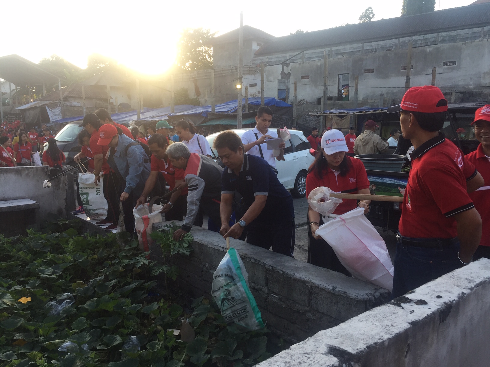 Liputan Minggu Pagi di Bulan Juli Pelaksanaan Gerakan Kedas Sampah Plastik Ke-4 di Pasar Anyar Sari, Kecamatan Denpasar Barat, Kota Denpasar