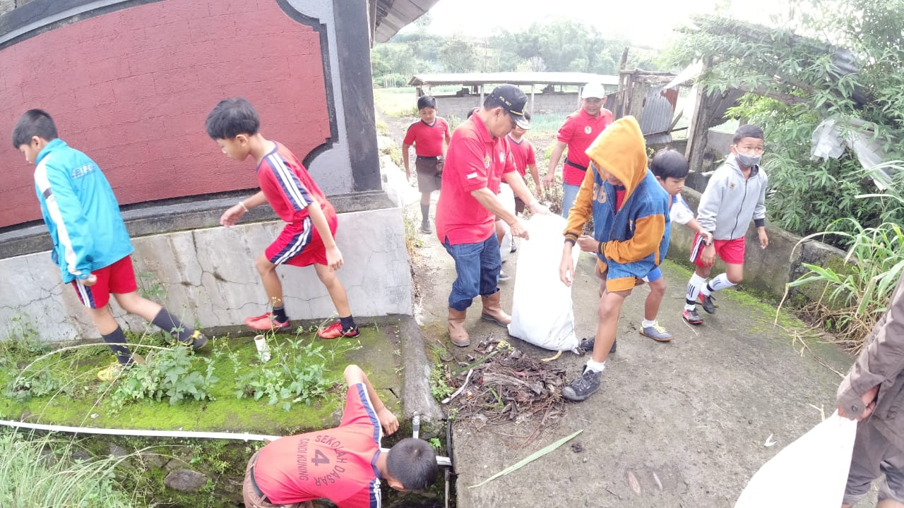 Kegiatan Bali Resik Sampah Plastik Bulan Januari di  Dusun Batusesa
