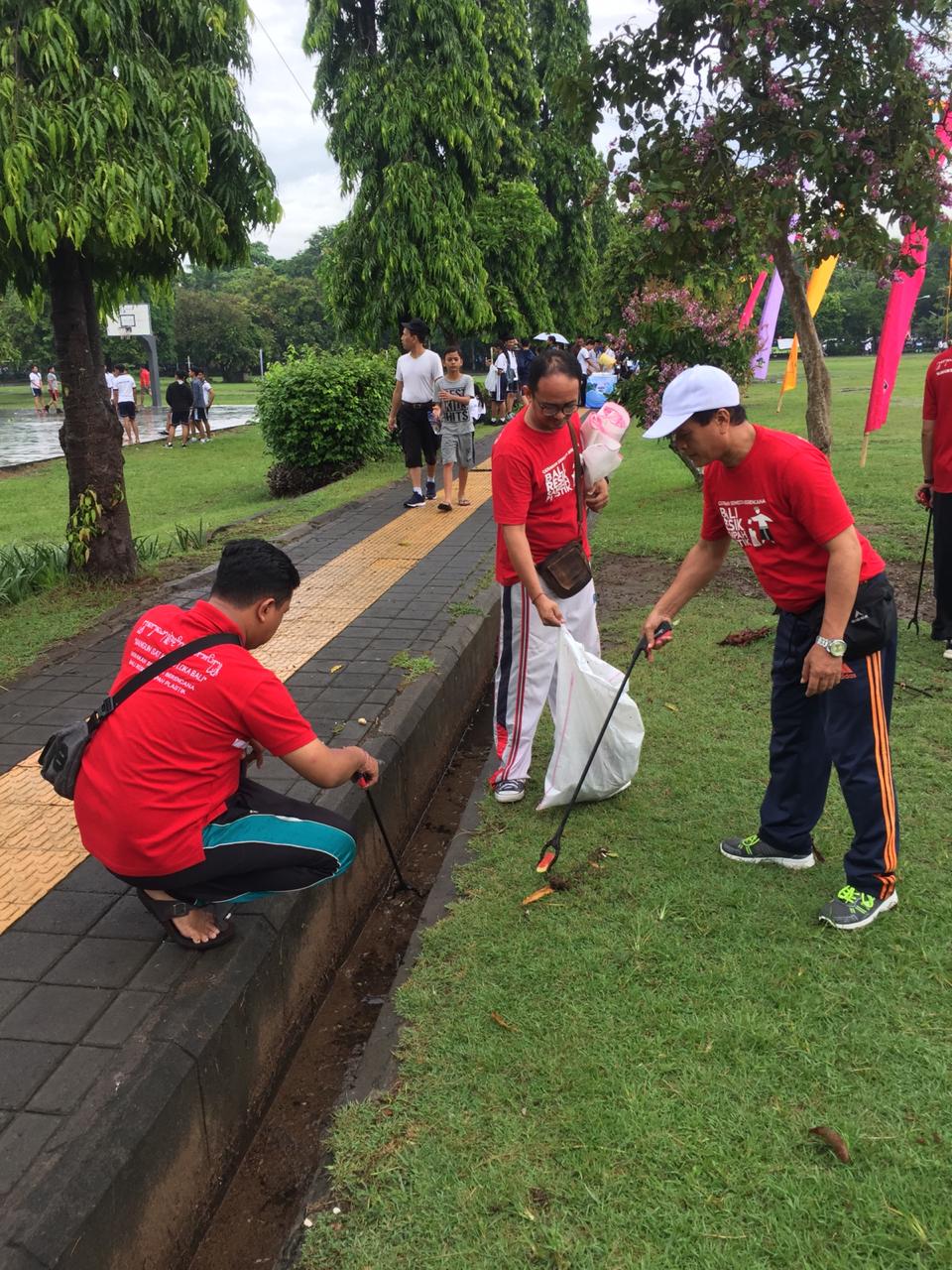 Dokumentasi Senam Bersama “NANGUN SAT KERTHI LOKA BALI” dan Aksi Bersih di Lapangan Puputan Renon