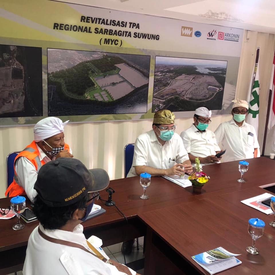 Menerima Kunjungan Sesmen Bappenas  di TPA Regional Sarbagita
