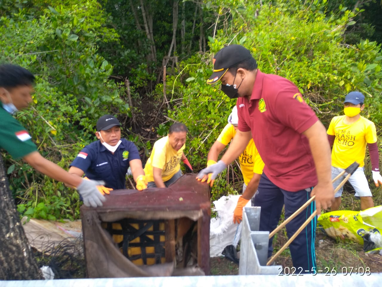 Aksi Bersih Tumpukan Sampah Plastik