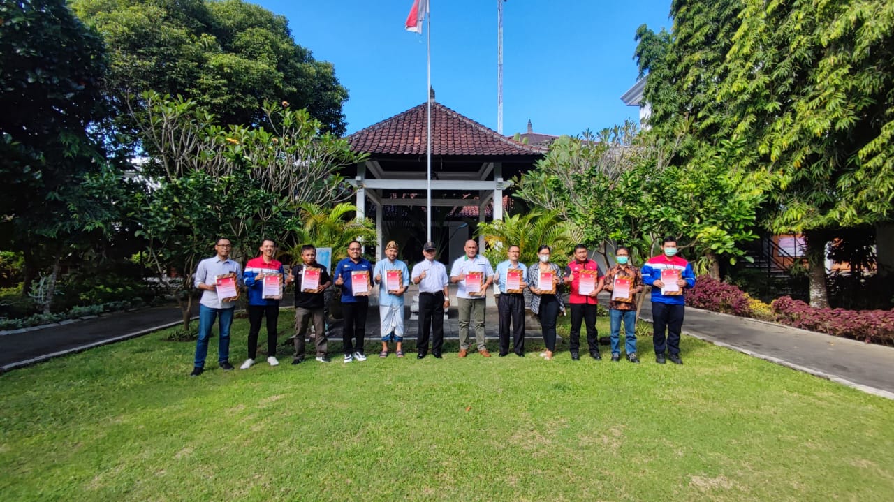 Pemberian Penghargaan Kepada Perusahaan Berkontribusi Pemberian CSR untuk Tutupan Lahan di Provinsi Bali