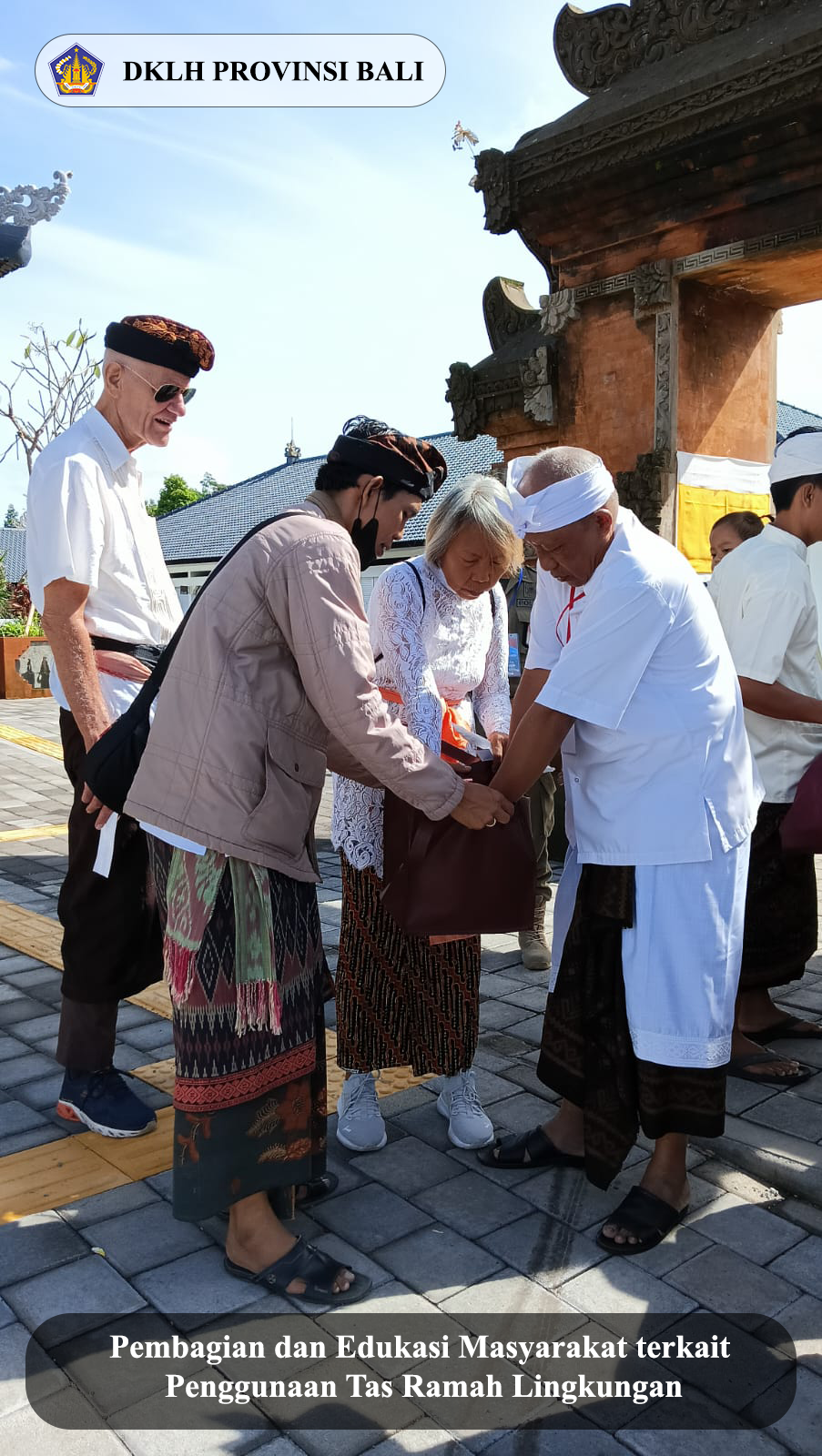 DKLH Bali Berpartisipasi mereresik dalam rangka Karya Ida Bhatara Turun Kabeh di Pura Besakih