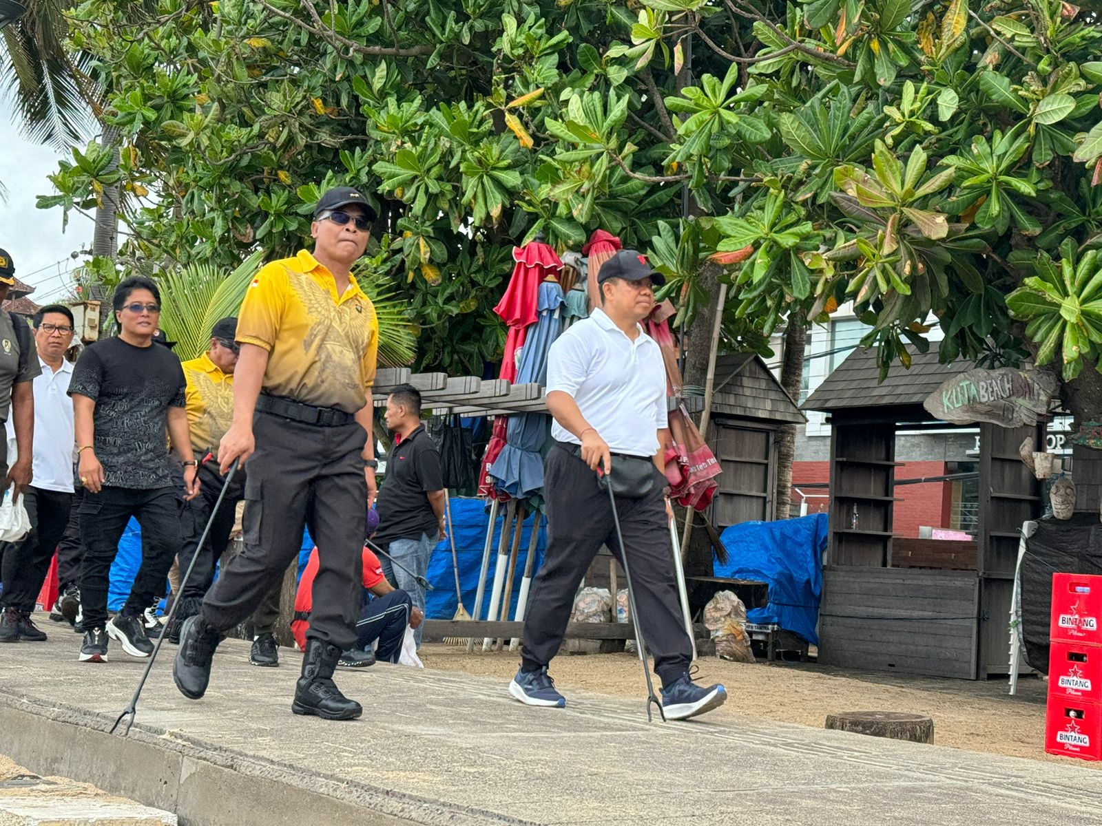 Kegiatan Bersih Pantai Kuta
