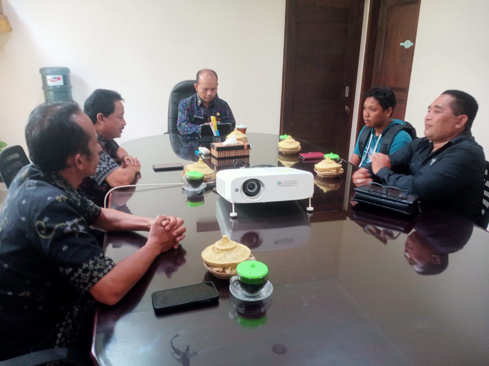 Audiensi Warga Kelurahan Serangan Terkait Pemanfaatan Kawasan Tahura Ngurah Rai Untuk Usaha