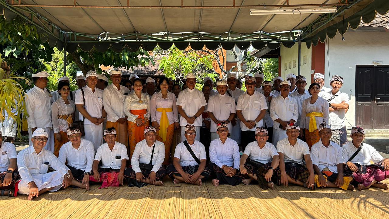 Sekda Bali Hadiri dan Dukung Lomba Gebogan Buah Lokal DKLH: Sinergi Pelestarian Lingkungan dan Budaya