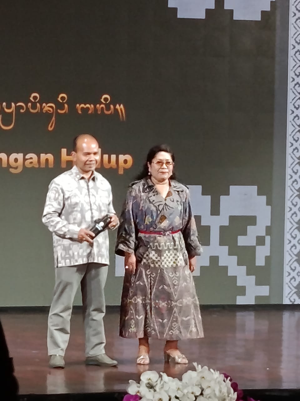 Promosi Tumbler, Kadis KLH Tampil di Fashion Show