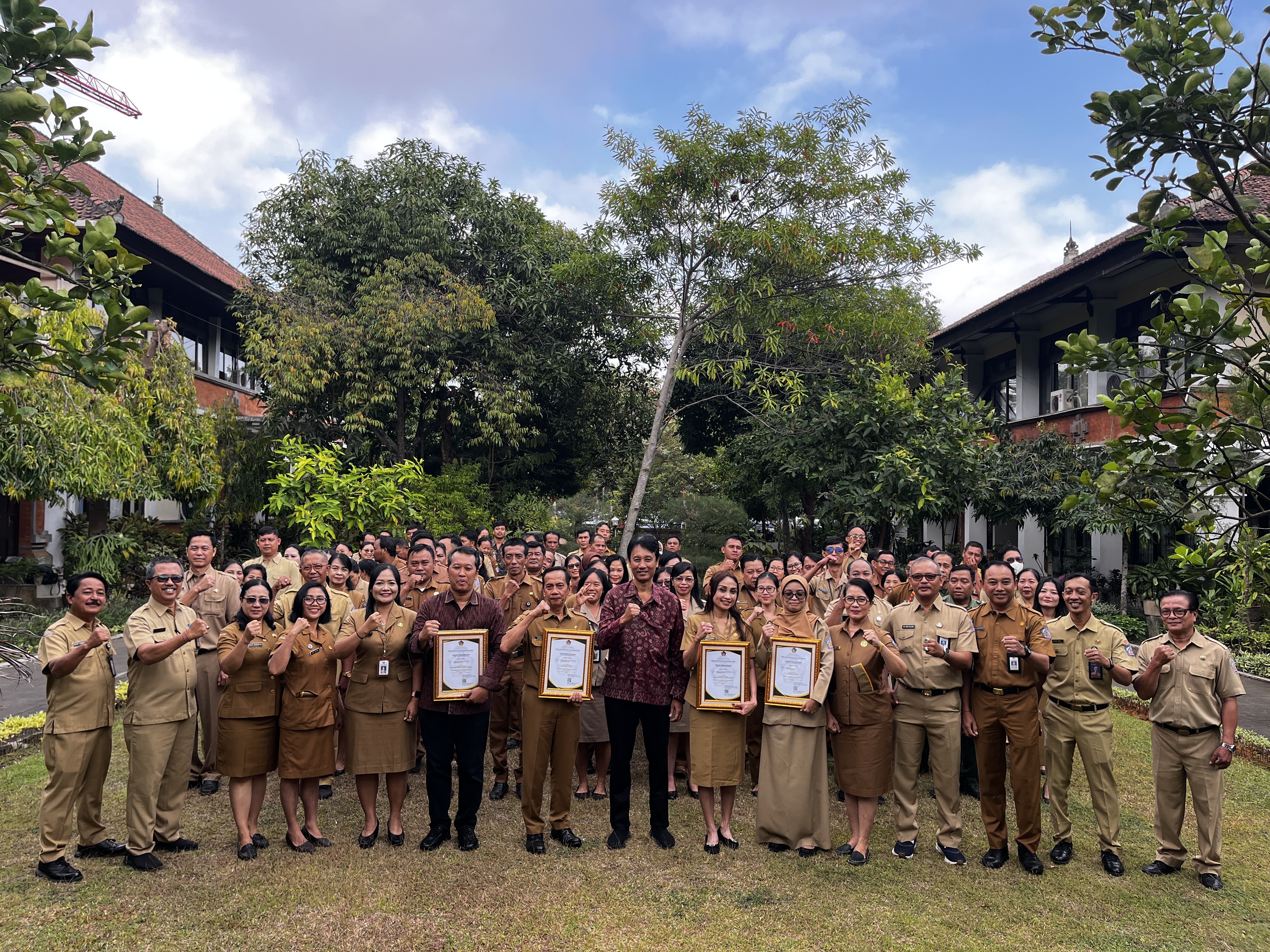 DKLH Provinsi Bali Berikan Penghargaan Employee of the Month sebagai Apresiasi atas Dedikasi dan Kinerja Pegawai