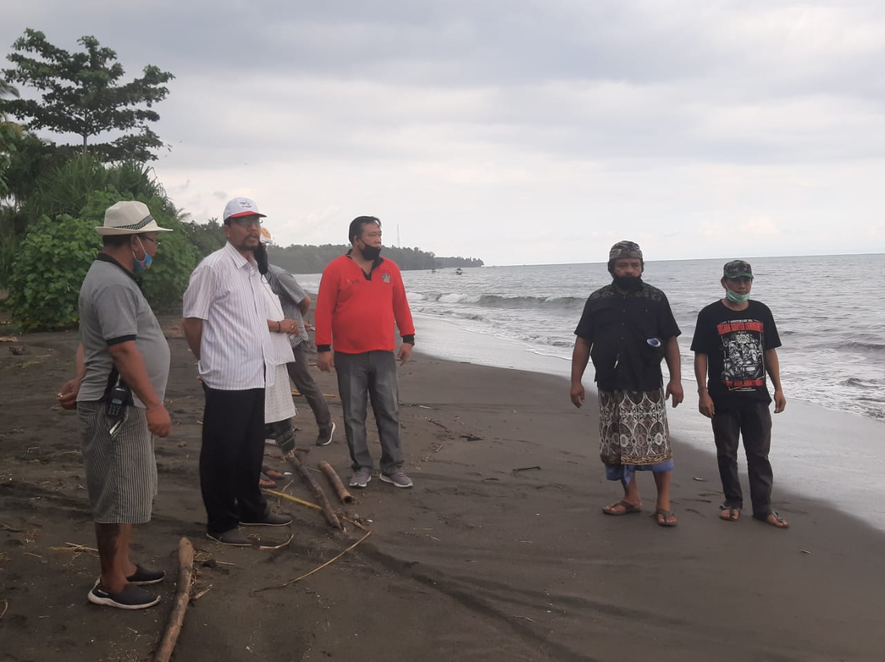 CEGAH MASYARAKAT MASUK BALI TANPA BAWA HASIL TES NEGATIF COVID-19, DINAS PMA PANTAU PELABUHAN TRADISIONAL DI JEMBRANA