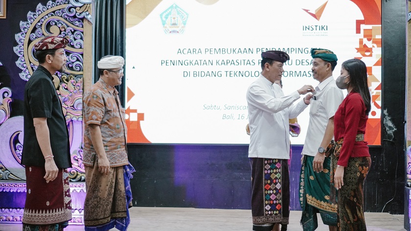 DINAS PMA BEKERJASAMA DENGAN INSTIKI INDONESIA GELAR PELATIHAN IT UNTUK PRAJURU DESA ADAT
