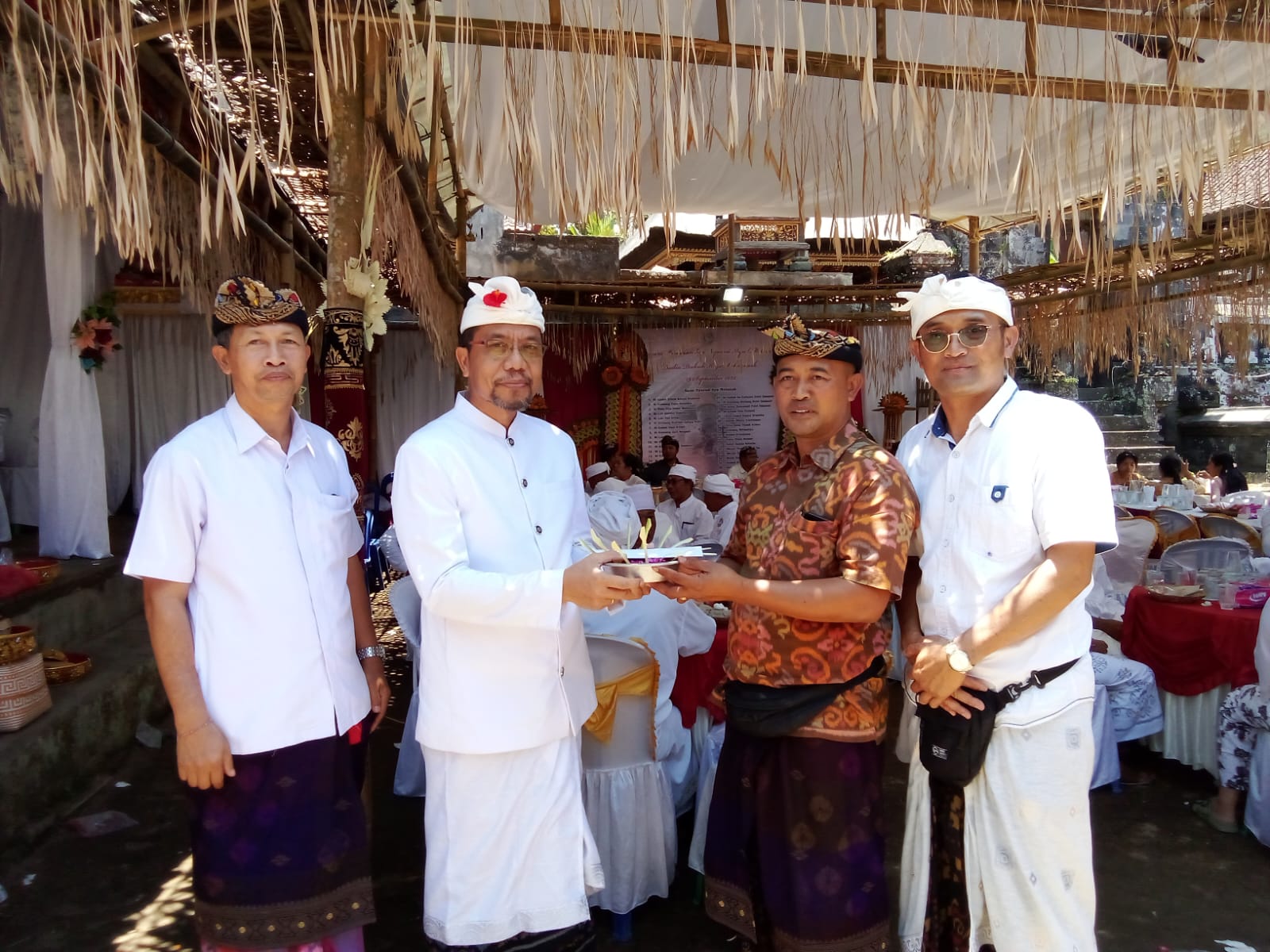 Kadis PMA Prov. Bali Hadiri Pujawali Purnama Sasih Kapat di Pura Dadia Dukuh Kaja Sukaluwih