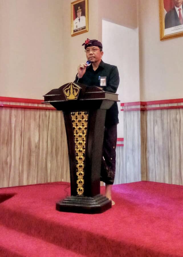 Kadis PMA Paparkan Pedoman Panyuratan Pararem Kasukretan Kepada Bandesa se-Kabupaten Bangli