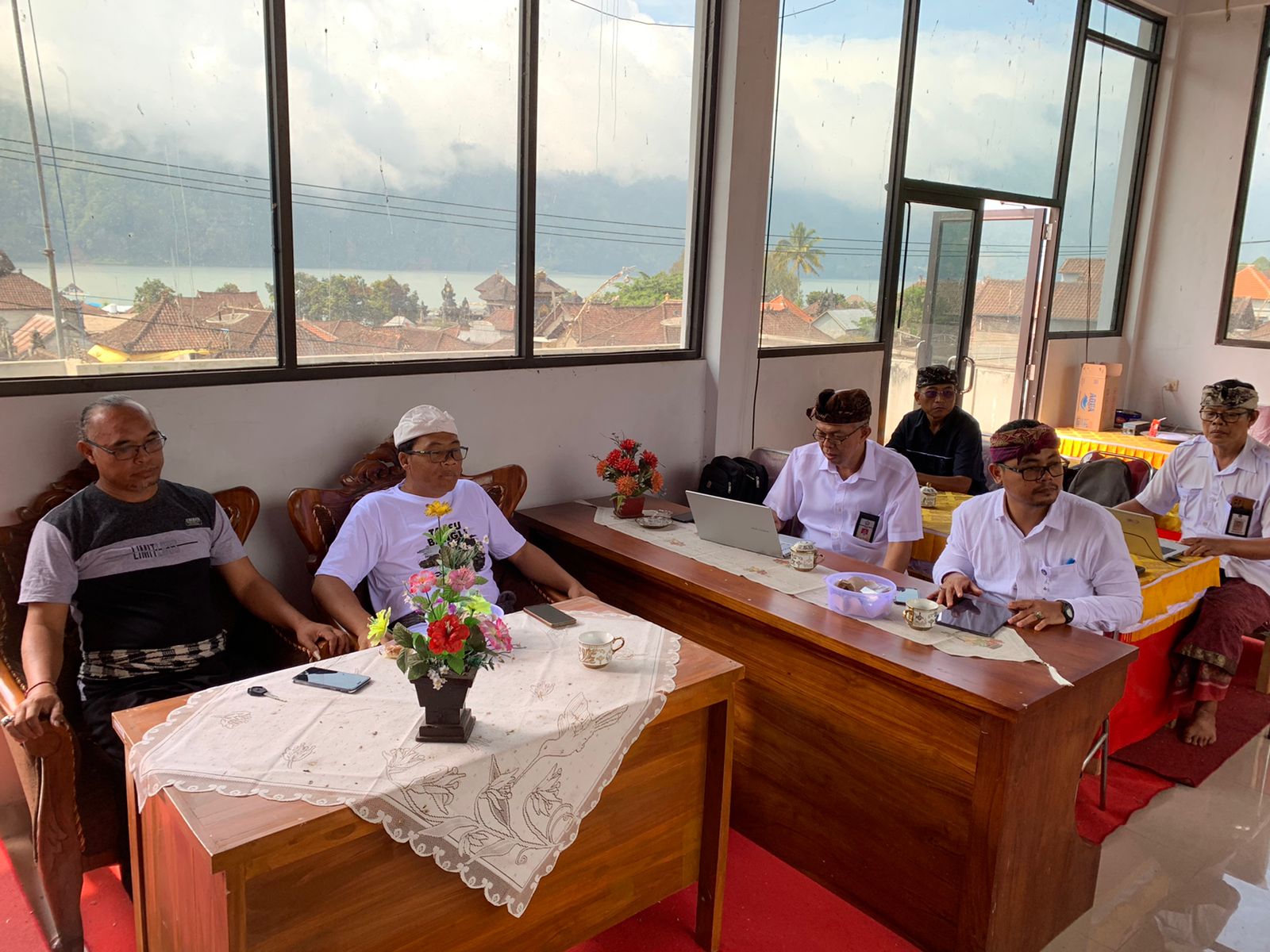 Kepala Bidang Pembinaan dan Perekonomian Desa Adat Dinas Pemajuan Masyarakat Adat Provinsi Bali, Kadek Doni Raditya, S.STP, M.Si melaksanakan Pembinaan dan Pendampingan LPD yg tidak beroperasi di Desa Adat Songan Kec. Kintamani Kabupaten Bangli bersama LP