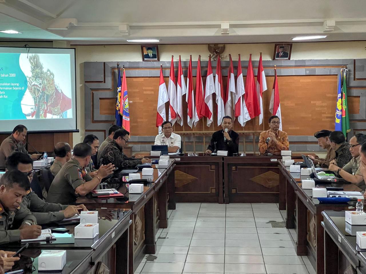 Desa Adat Bisa Buat Pararem Bermain Layangan