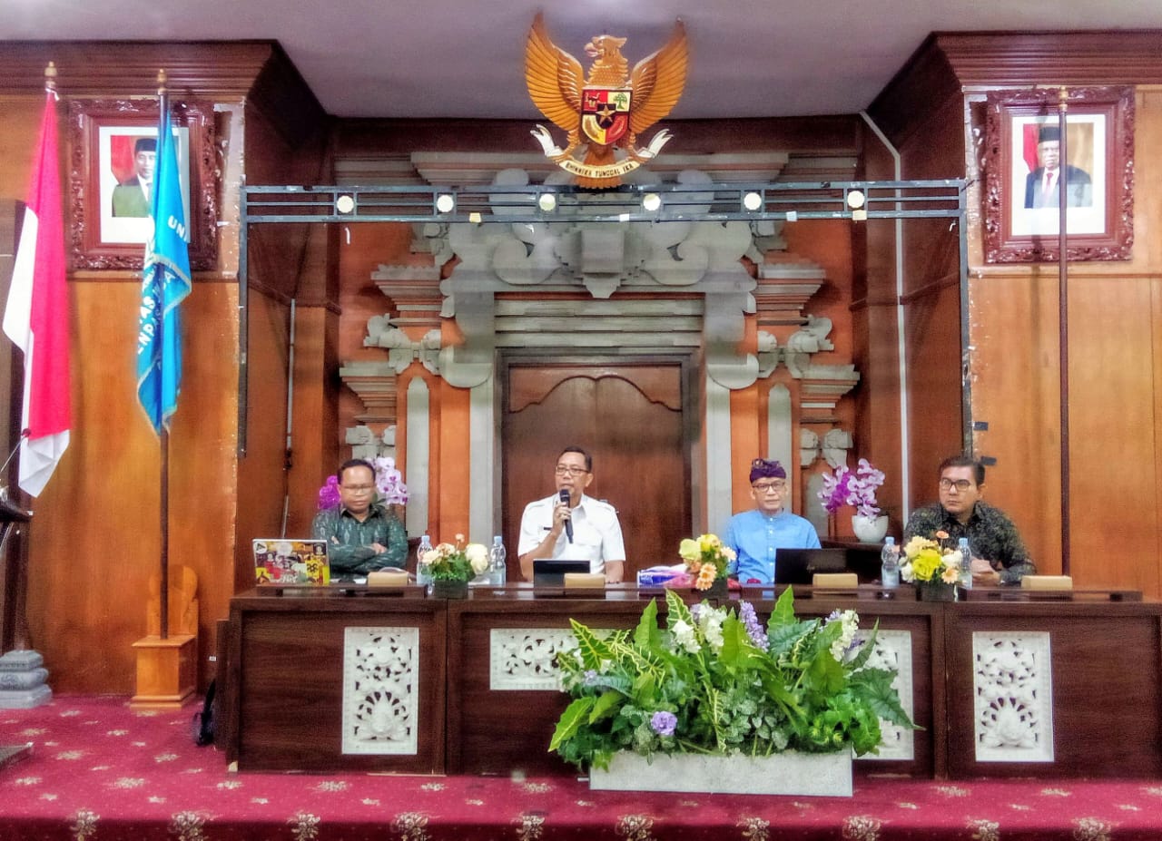 Kadis DPMA Prov Bali Menjadi Narasumber FGD Kajian Penelitian Tata Kelola Desa Adat di Bali