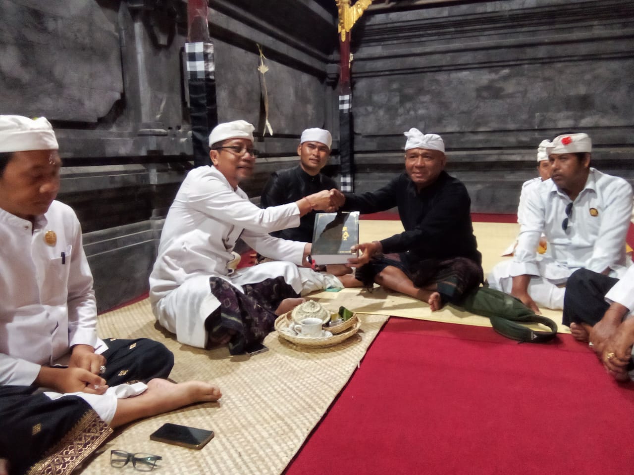 Kadis PMA Provinsi Bali Ngerauhin Oleman Ngupasaksi Parikrama Ngelebar Pepranian ring Pura Hulundanu Batur