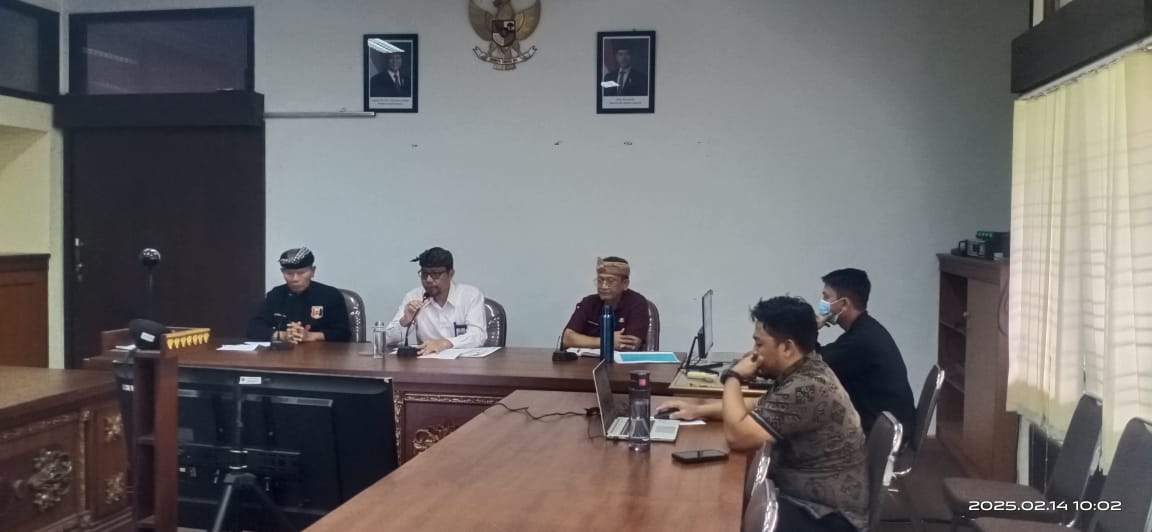 Melalui Zoom Meeting, Dinas PMA Sosialisasikan Peraturan Gubernur Bali Nomor 97 Tahun 2018 Kepada Desa Adat