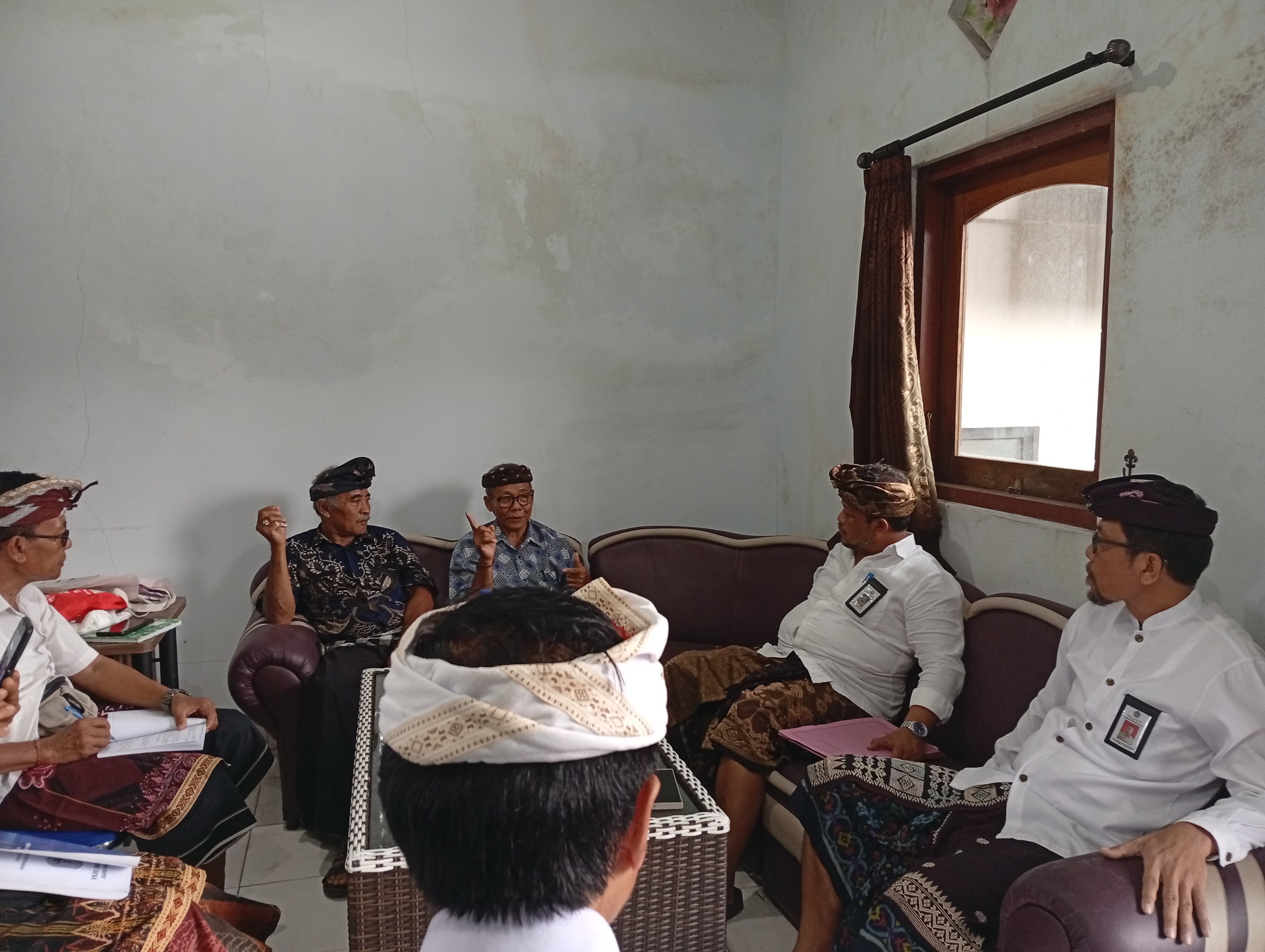 Kepala Dinas PMA Menemui Prajuru Desa Adat Sengkidu Kec. Manggis - Karangasem