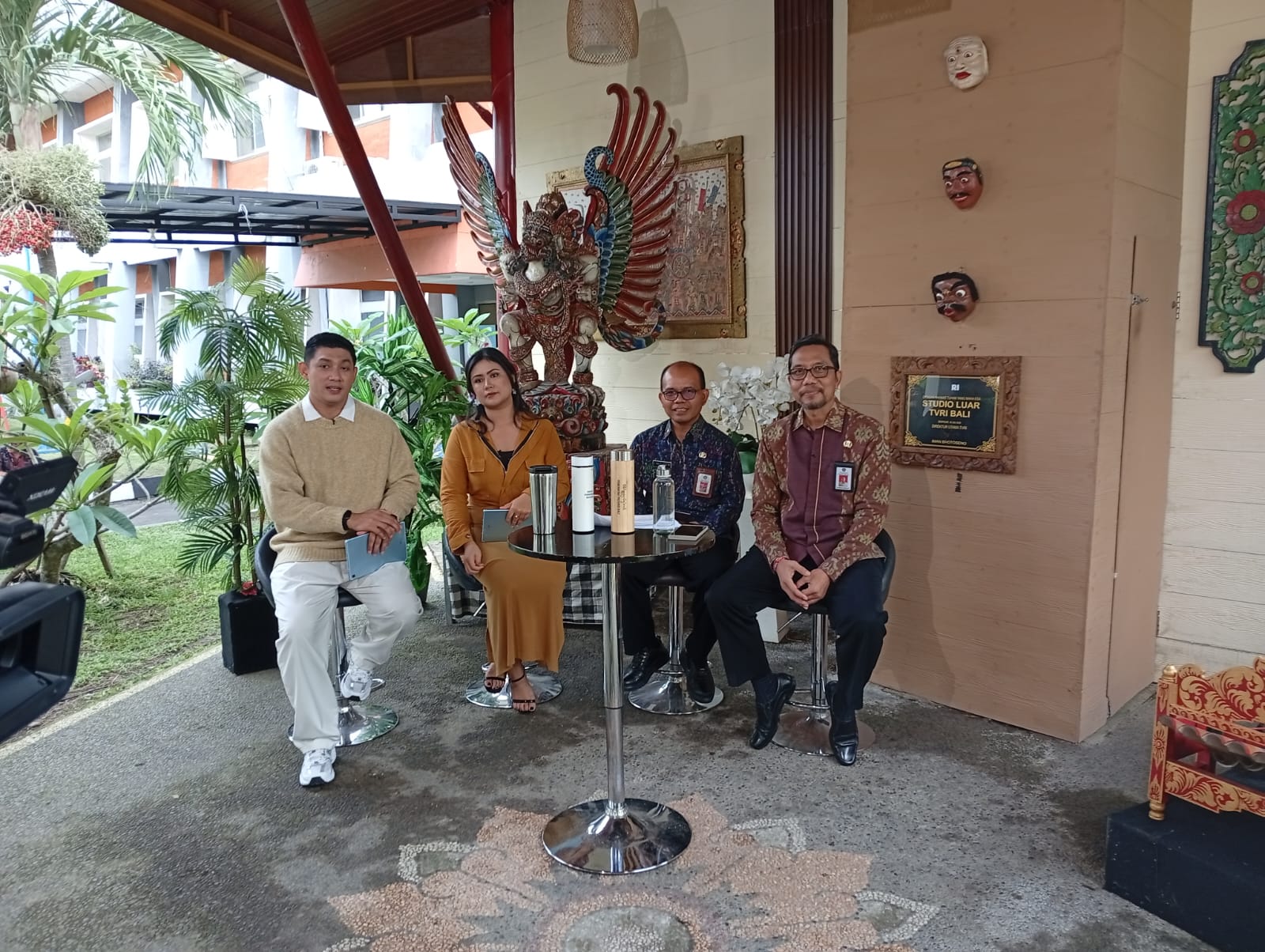 Kepala Dinas PMA Menjadi Narasumber Pada Acara “Antar Nusa” tema: “Bersama Menjaga Bumi dari Plastik” di Stasiun TVRI Bali