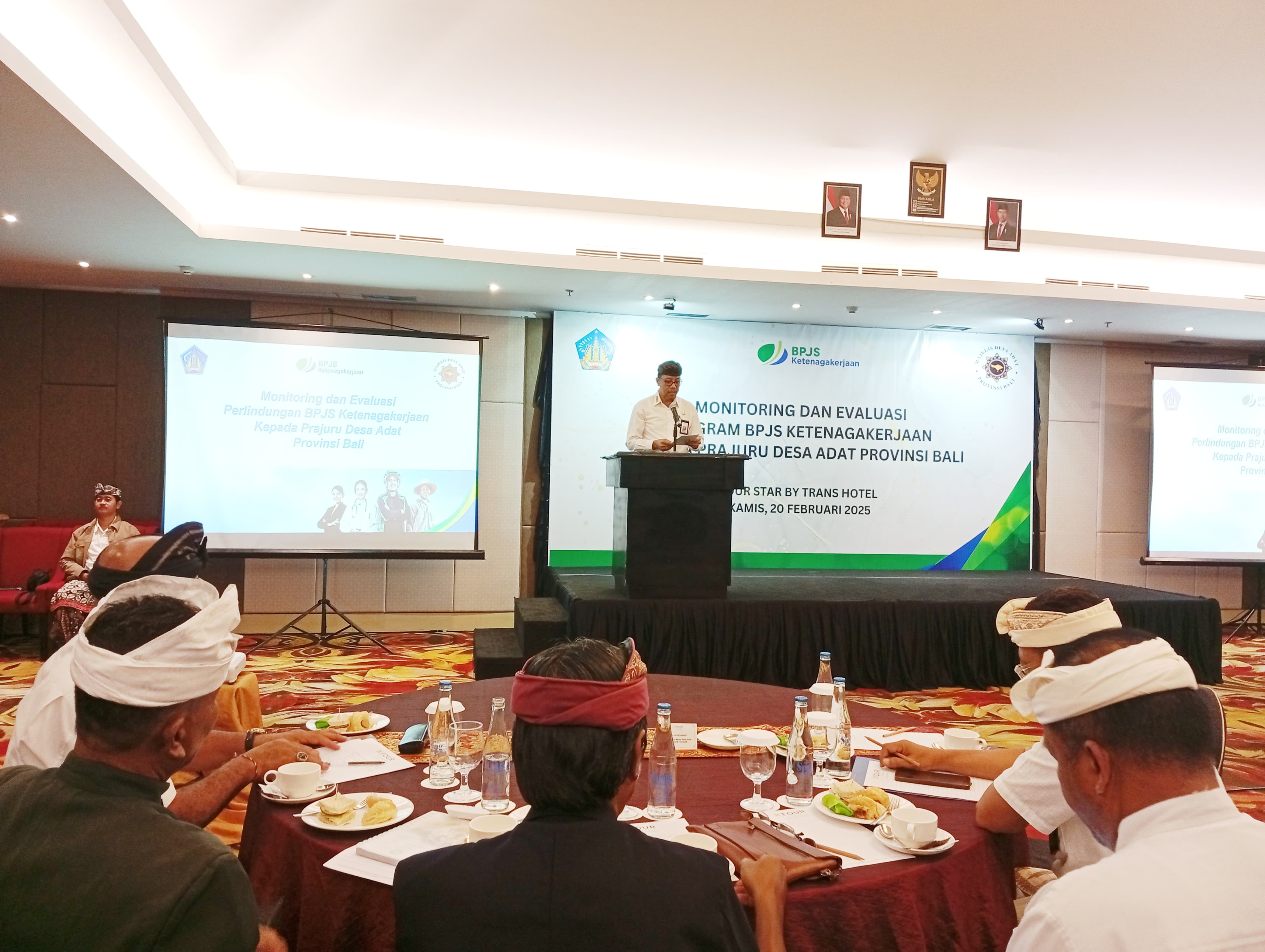 Kadis PMA Berikan Sambutan Pada Acara Monev Program BPJS Kepada Prajuru Desa Adat