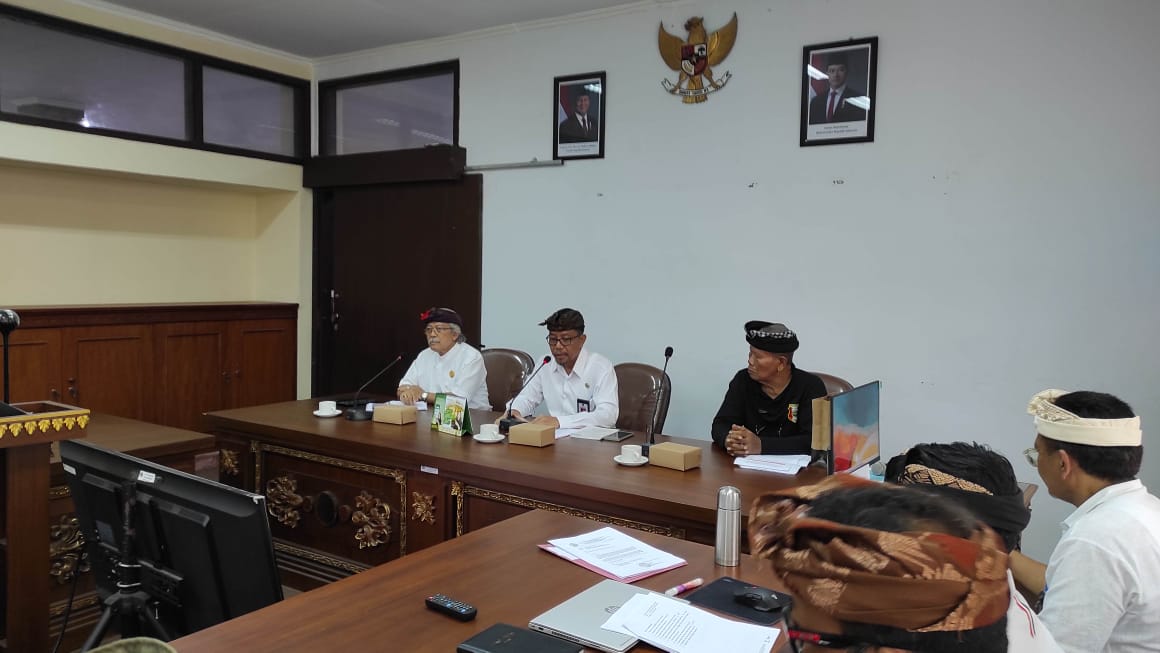 Kadis Agung Kartika Pimpin Rapat Koordinasi Persiapan Upacara Gelar Agung Pacalang se-Bali Tahun 2025