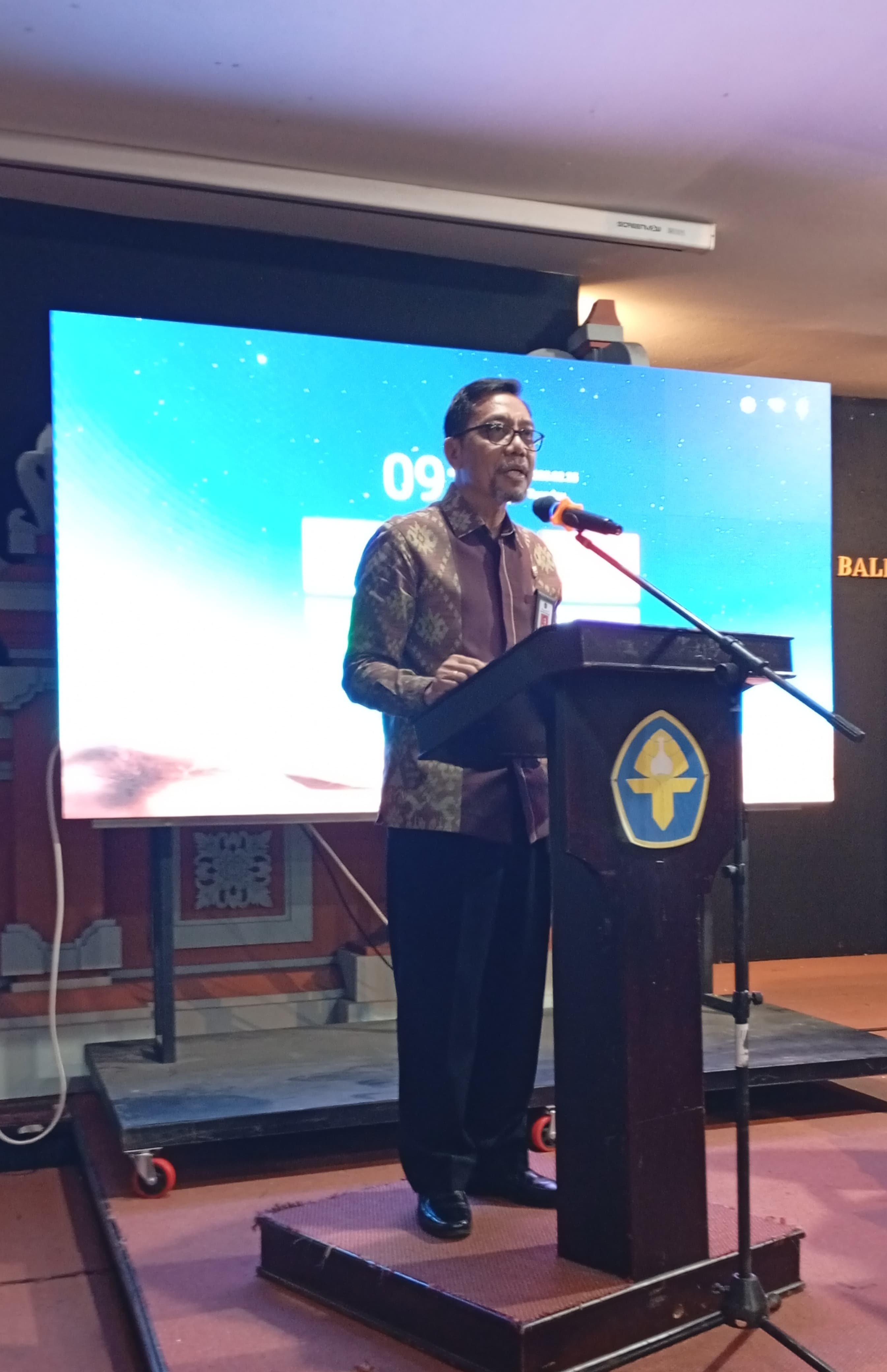 Kadis PMA Provinsi Bali Menjadi Narasumber Dalam Kuliah Tamu "Filosofi Menjaga Keberadaan LPD"