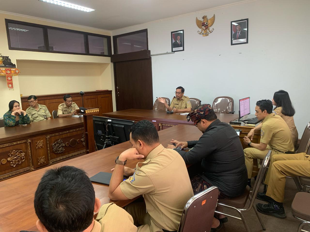 Persiapan Gelar Agung Pecalang Thn. 2025, Kadis DPMA Pimpin Rapat Bersama Jajaran Pejabat dan Staf DPMA