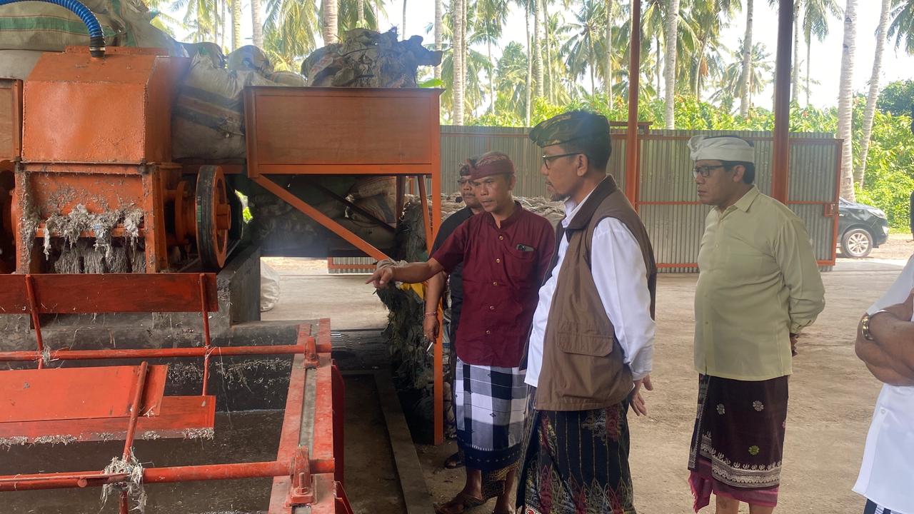 Kadis PMA Prov. Bali Laksanakan Monev TPS3R Desa Adat Sumbersari di Kabupaten Jembrana