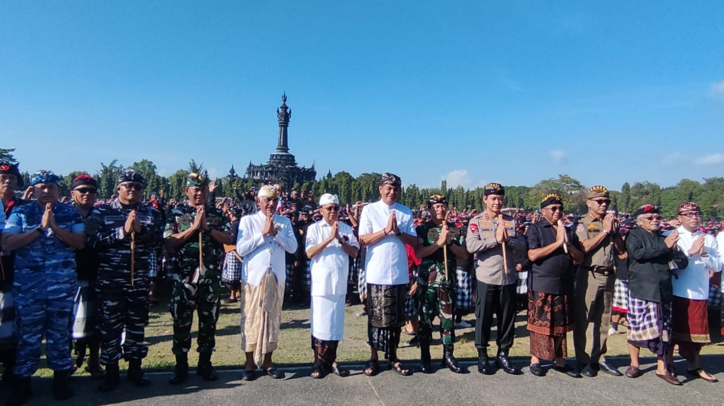 Belasan Ribu Pecalang Siap Jaga Bali Secara Sekala-Niskala, Gubernur Koster Pimpin Gelar Agung Pecalangdi Renon