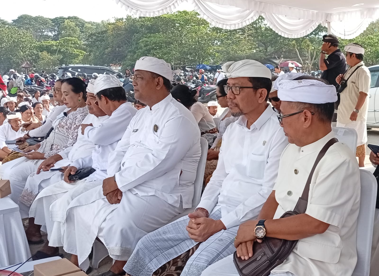 Kepala Dinas PMA Provinsi Bali Hadiri Upacara Pengelukatan Agung Banyu Pinaruh