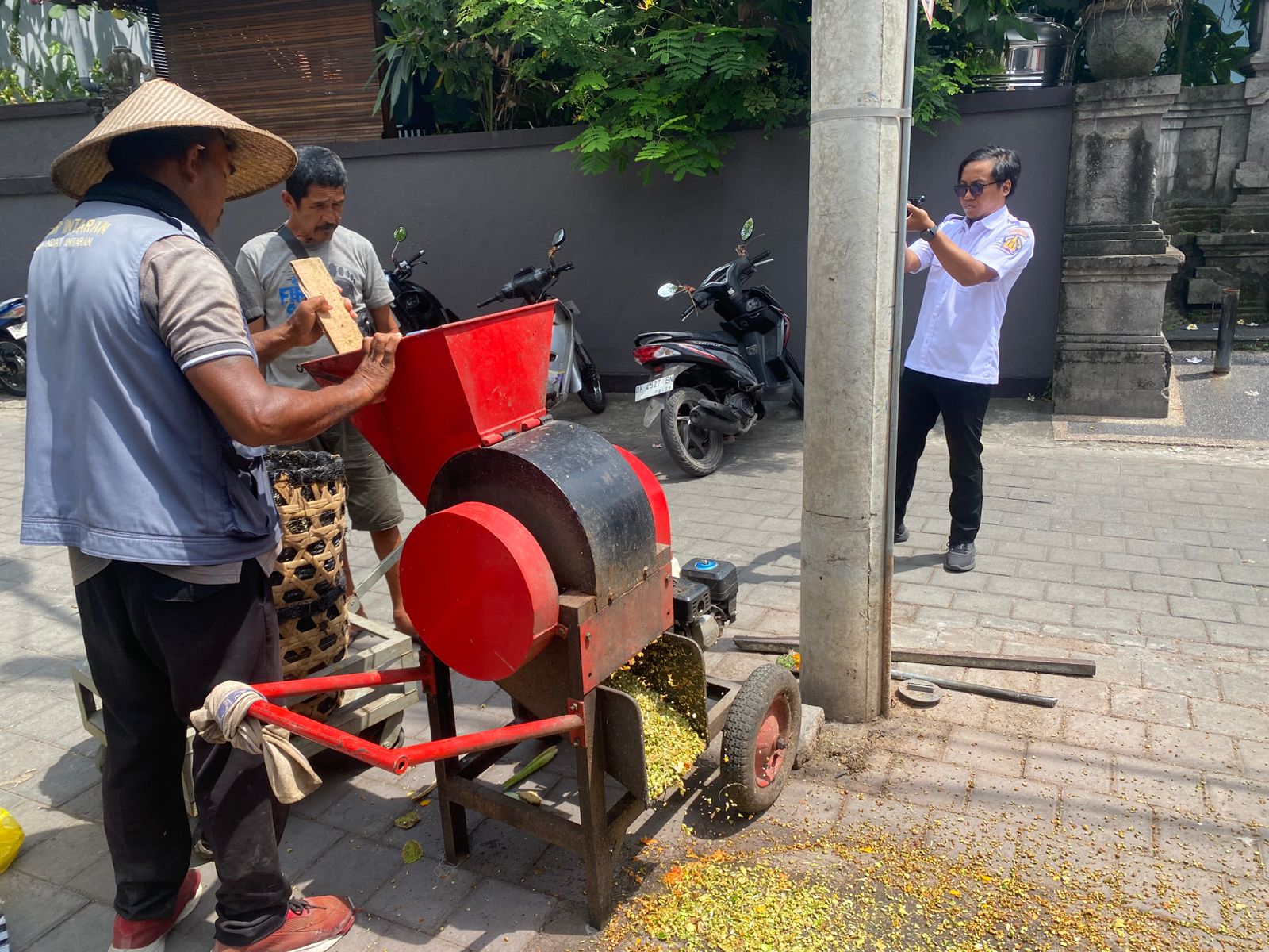 Monitoring Pengelolaan Sampah Organik Berbasis Sumber di Pasar Adat Intaran