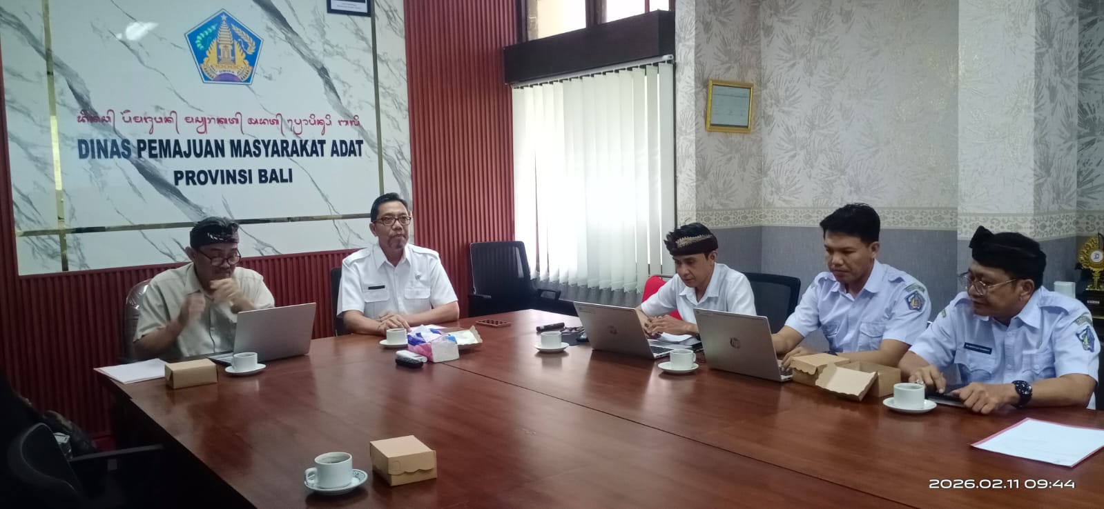 Kadis PMA Provinsi Bali Pimpin Rapat Pembahasan Rancangan Perubahan Pedoman Teknis Rencana Anggaran Tahunan Desa Adat