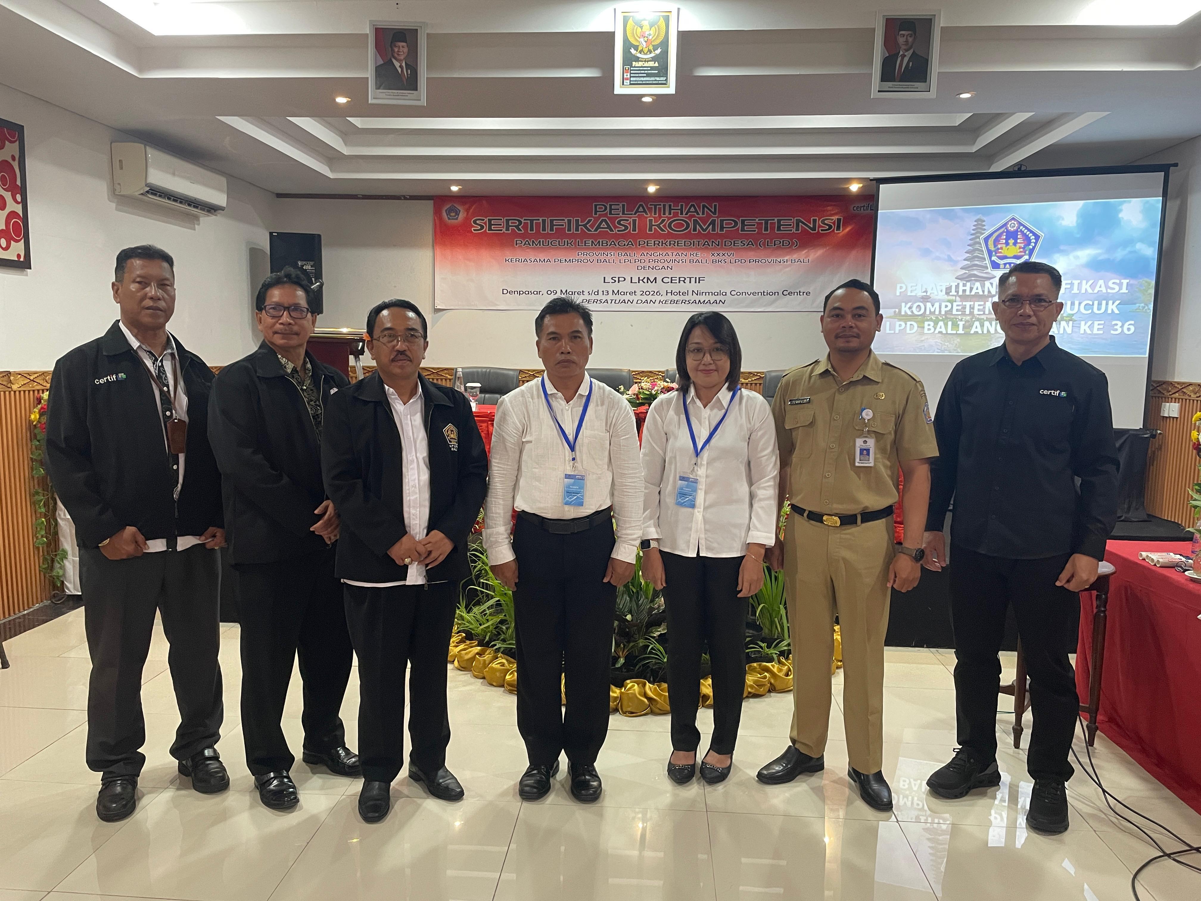 Kabid Pembinaan Perekonomian Desa Adat Buka Pelatihan Sertifikasi Kompetensi Pamucuk LPD