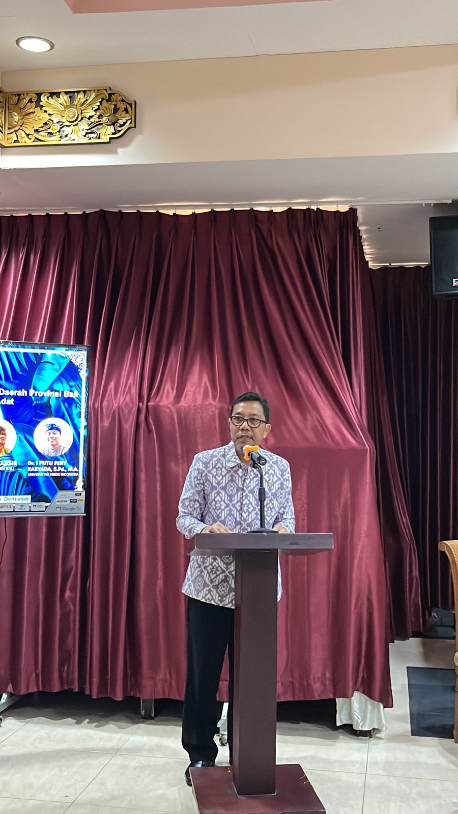Kadis PMA Buka FGD Rancangan Perda Labda Pacingkreman Desa Adat