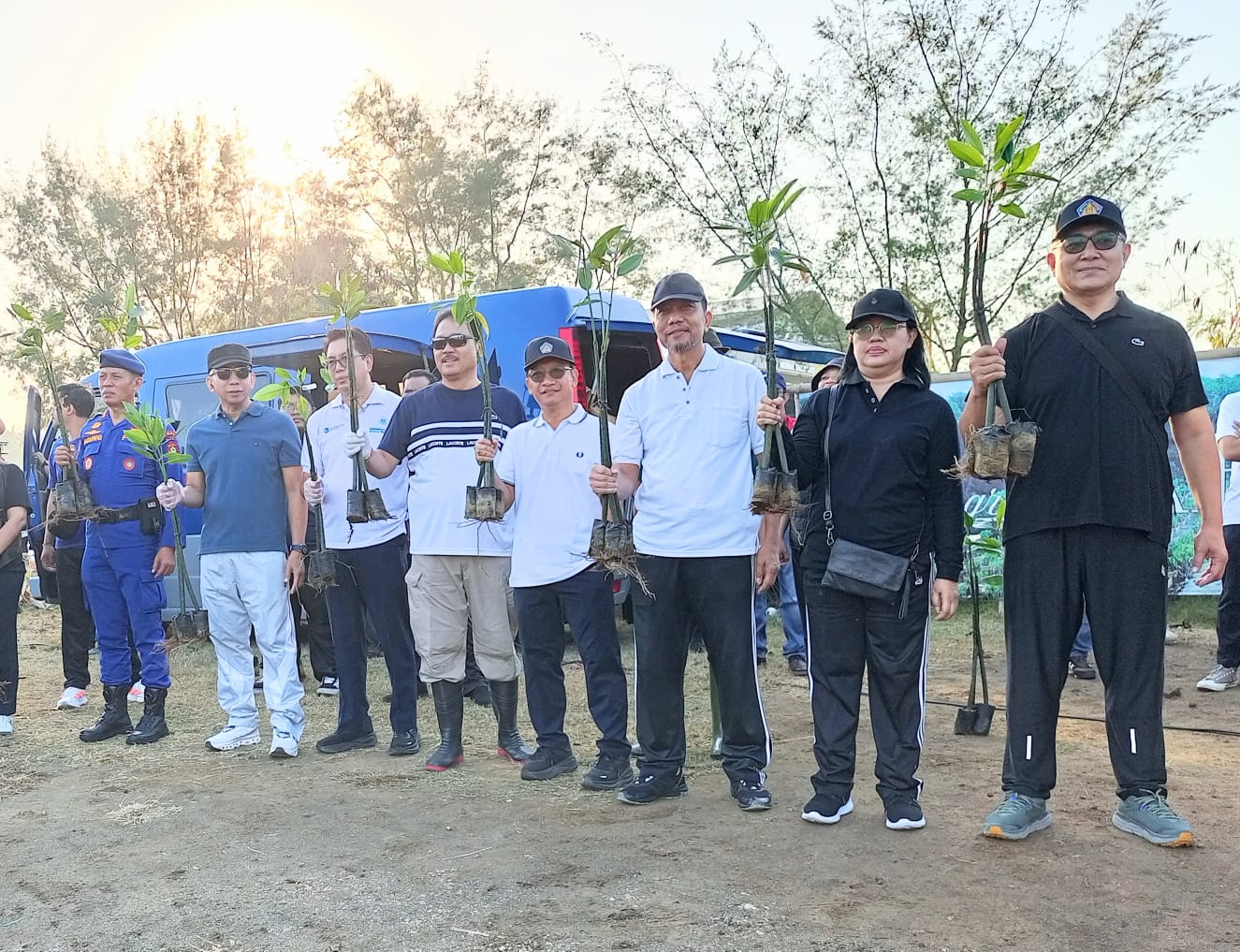 Kadis PMA Bali Hadiri Aksi Penanaman Mangrove di Arboretum Park Pedungan